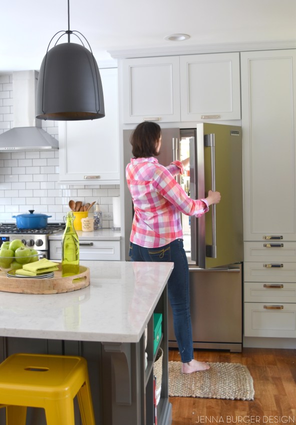 KITCHEN MAKEOVER REVEAL: before and after kitchen renovation with white & gray cabinets, open shelving, subway tile backsplash, quartz countertops, and layers of color. This kitchen is gorgeous! Check out the entire renovation process @ www.JennaBurger.com