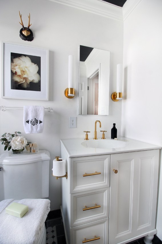 Brass in the Bathroom is BACK! From vintage to modern, brass has been given new life and a whole new look. Check out this roundup of inspiration... www.JennaBurger.com